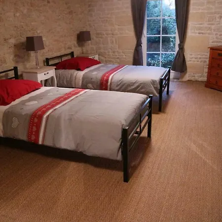 Confortable Maison Ancienne Dans Bourg Tous Commerces * Creully sur Seulles