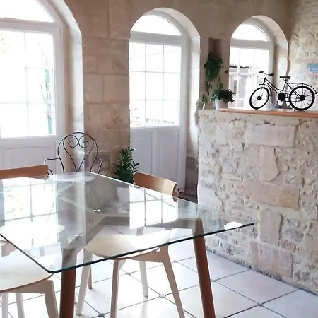 Confortable Maison Ancienne Dans Bourg Tous Commerces 別荘