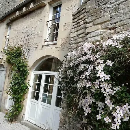 Confortable Maison Ancienne Dans Bourg Tous Commerces * Creully sur Seulles